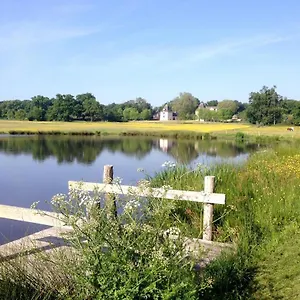 Bed & Breakfast Chateau Du Golf De La Freslonniere